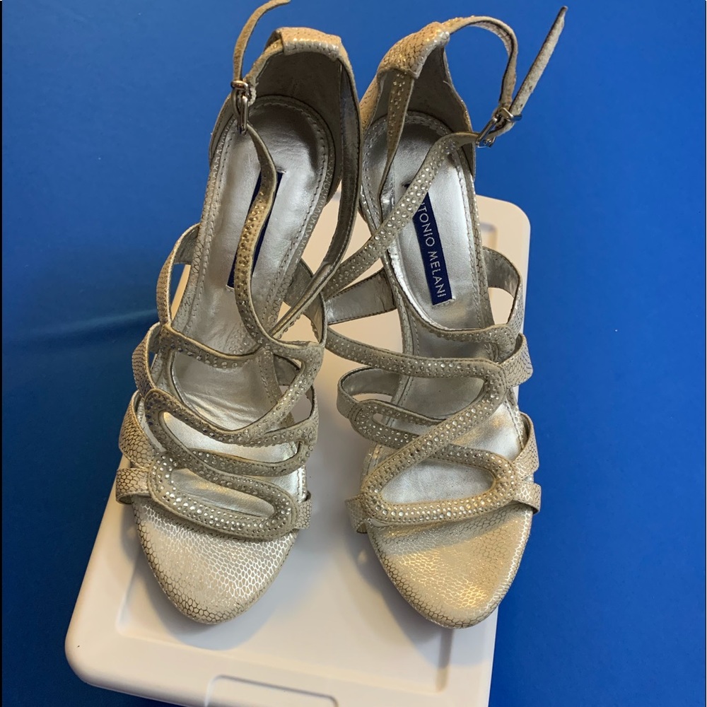 NWOT Antonio Melani Silver Studded Platform Heels